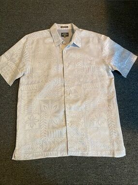 Quiksilver White Short-Sleeve Button-Down with Subtle Tonal Print